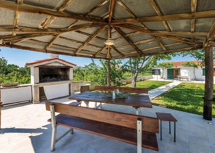 Lovely In With Kitchen * Πούλα