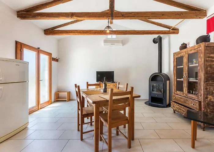 Lovely In With Kitchen Πούλα