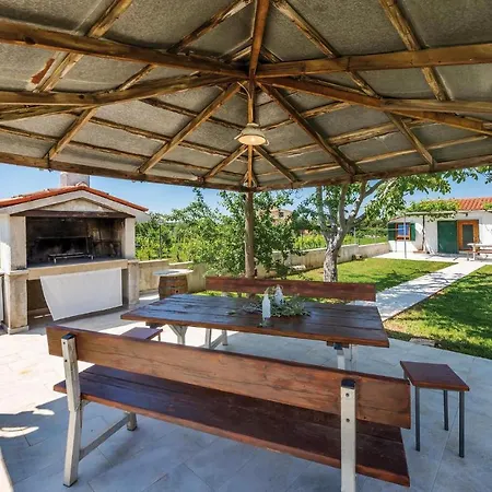 Lovely In With Kitchen * Pula