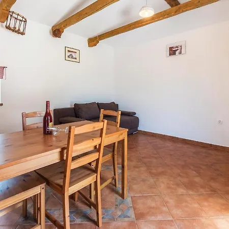 Casa vacanze Lovely In With Kitchen