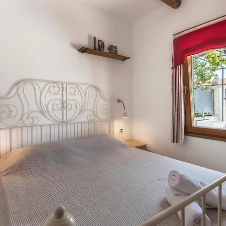 Casa vacanze Lovely In With Kitchen Pola