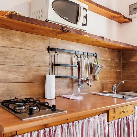 Casa vacanze Lovely In With Kitchen Pola