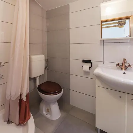 Casa vacanze Lovely In With Kitchen