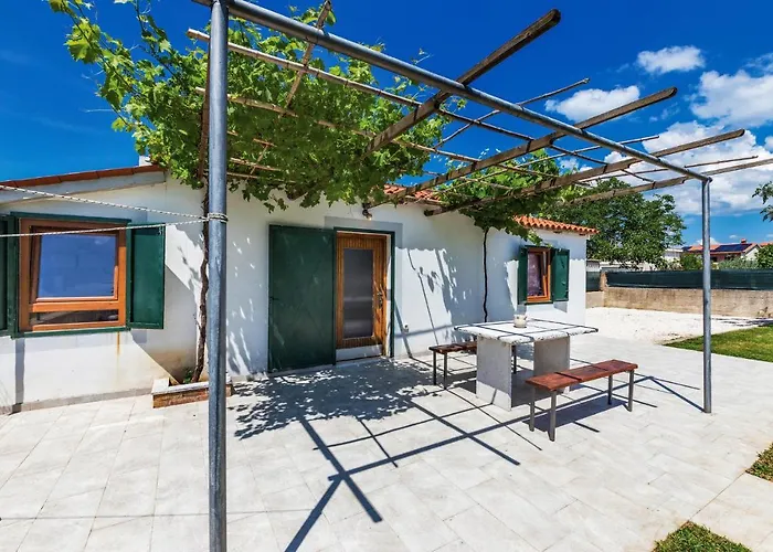 Lovely In With Kitchen Pula