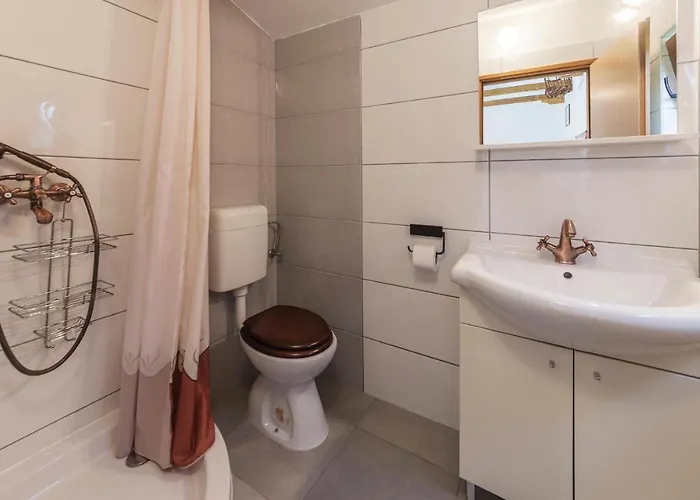 Vikendica Lovely In With Kitchen